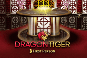Evolution 單機版龍虎（First Person Dragon Tiger）遊戲宣傳圖片，展示華麗中式風格的 3D 龍虎賭桌、紅金色裝潢、傳統窗花及櫻花裝飾，中央配有龍虎圖案標誌，下方顯示「DRAGON TIGER FIRST PERSON」遊戲名稱。
